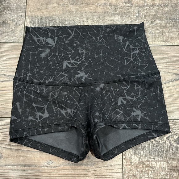 Lululemon Black Groove Short Under the Constellations High Waisted Size 4 - Picture 2 of 6